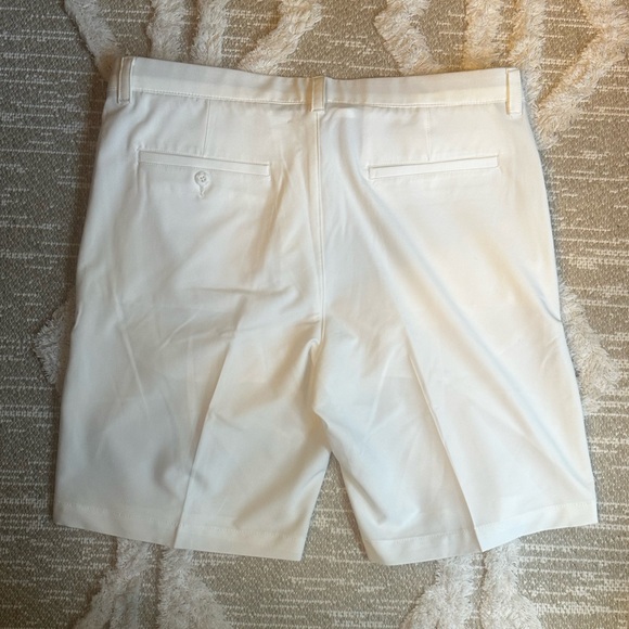 Under Armour • Men’s NWOT Golf Shorts sz 34 - Picture 2 of 4